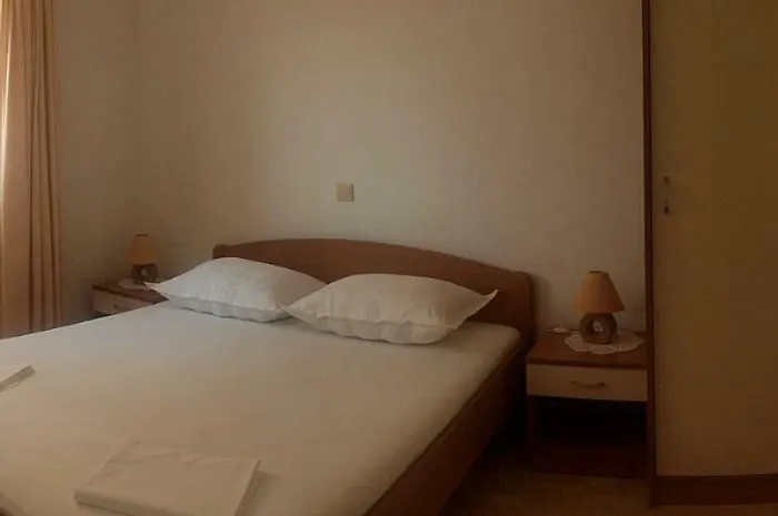 Mesec Apartament Igrane