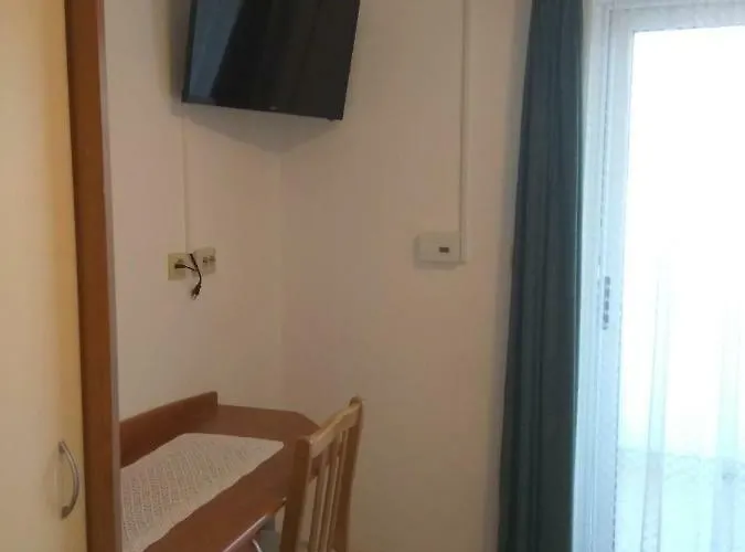 Apartament Mesec *