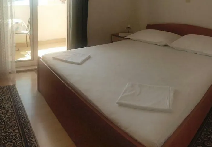 Apartament Mesec *