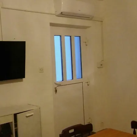 Mesec Apartman Igrane