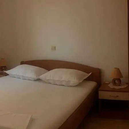 Mesec Apartman Igrane