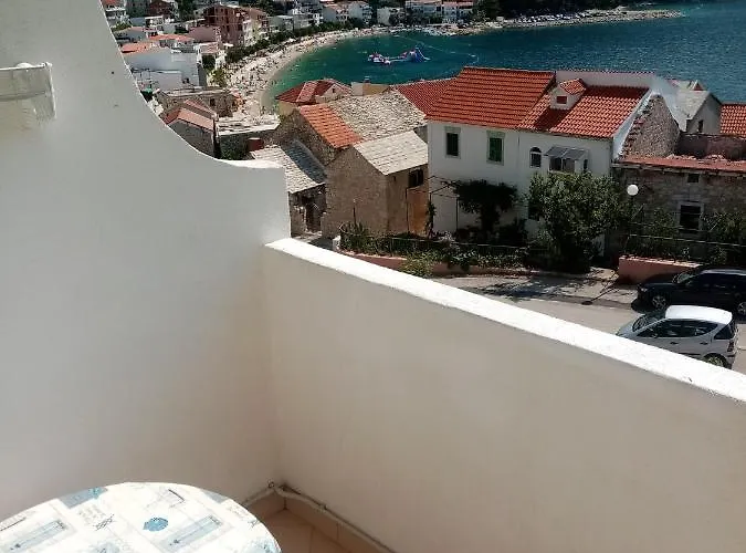 Mesec Apartman Igrane