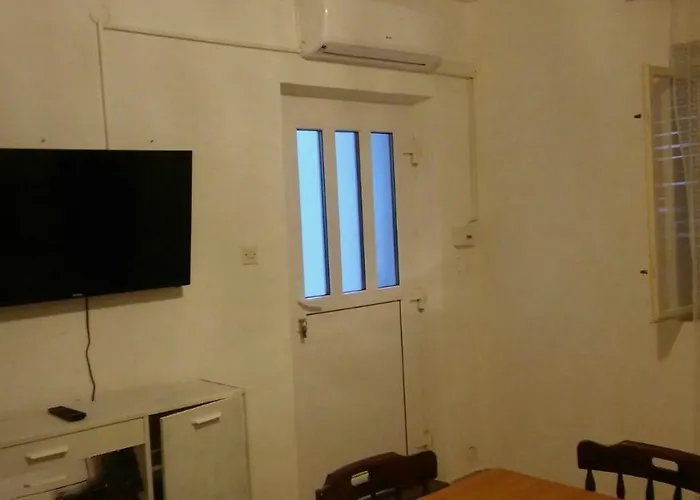 Mesec Apartman Igrane
