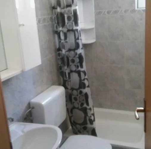 Mesec Apartman Igrane